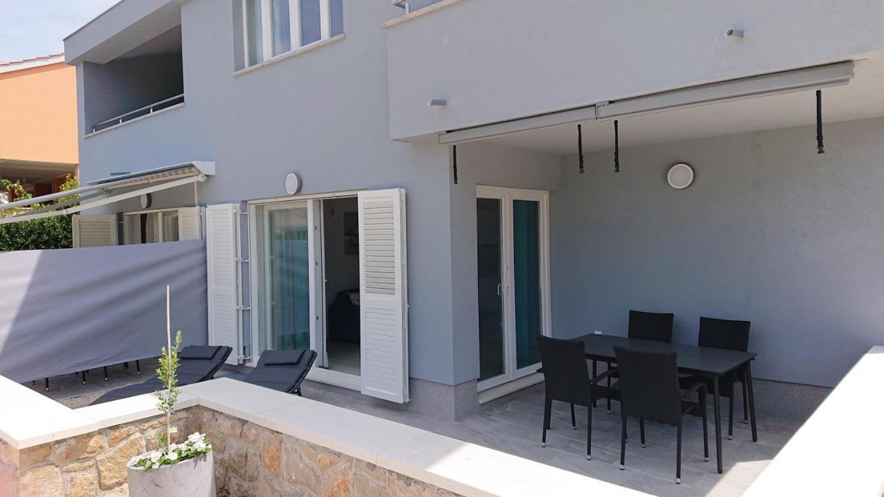 Roza Apartment Крес Екстериор снимка