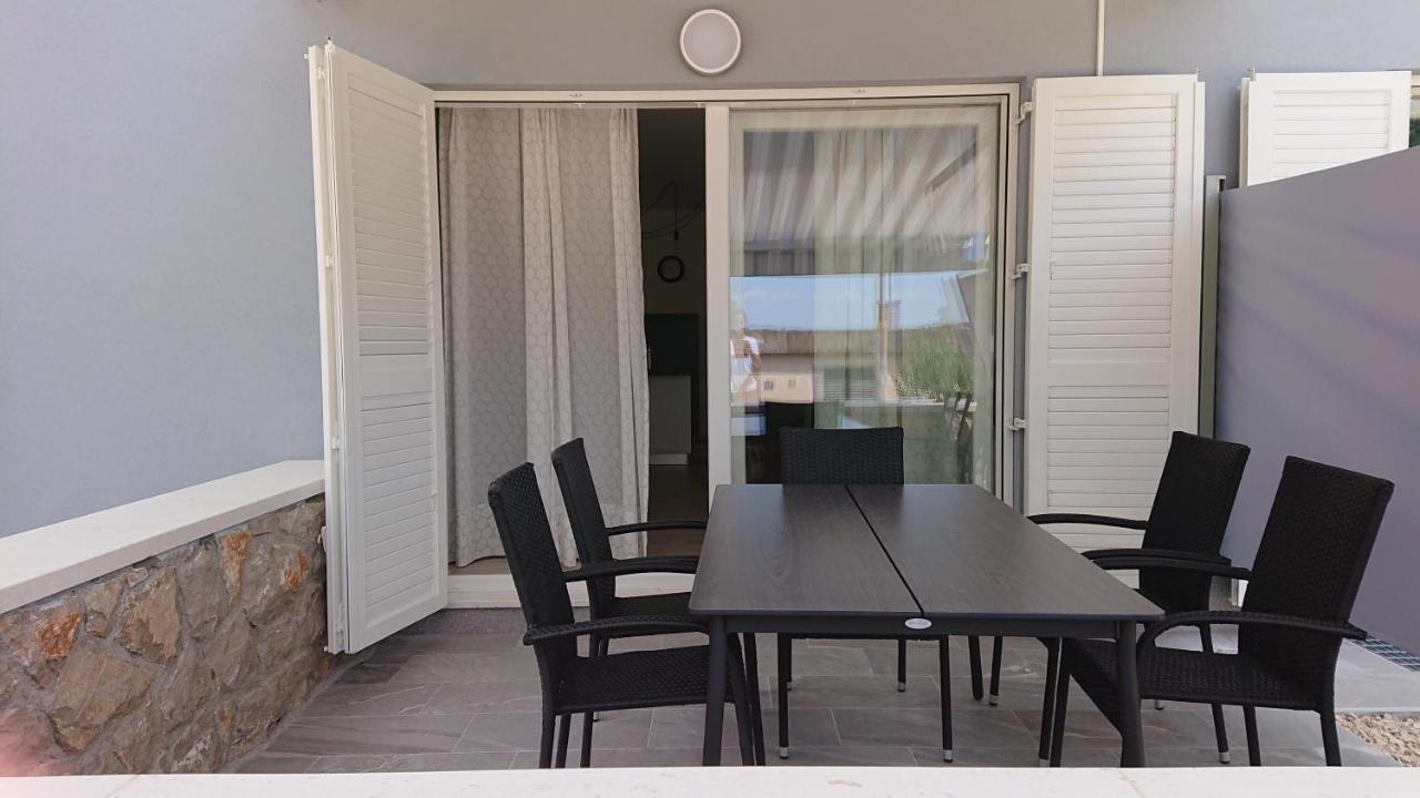 Roza Apartment Крес Екстериор снимка